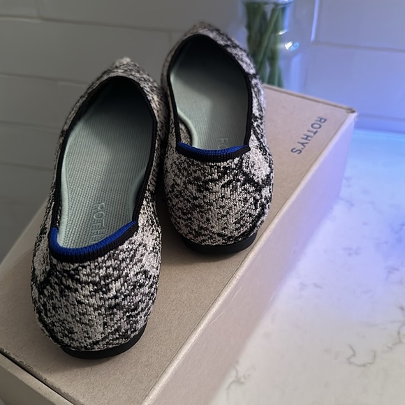 Rothy’s flats barely worn - Picture 9 of 9